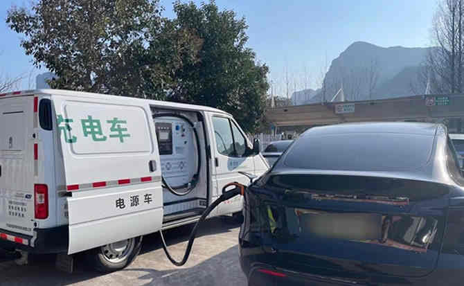 嘉鱼汽车搭电